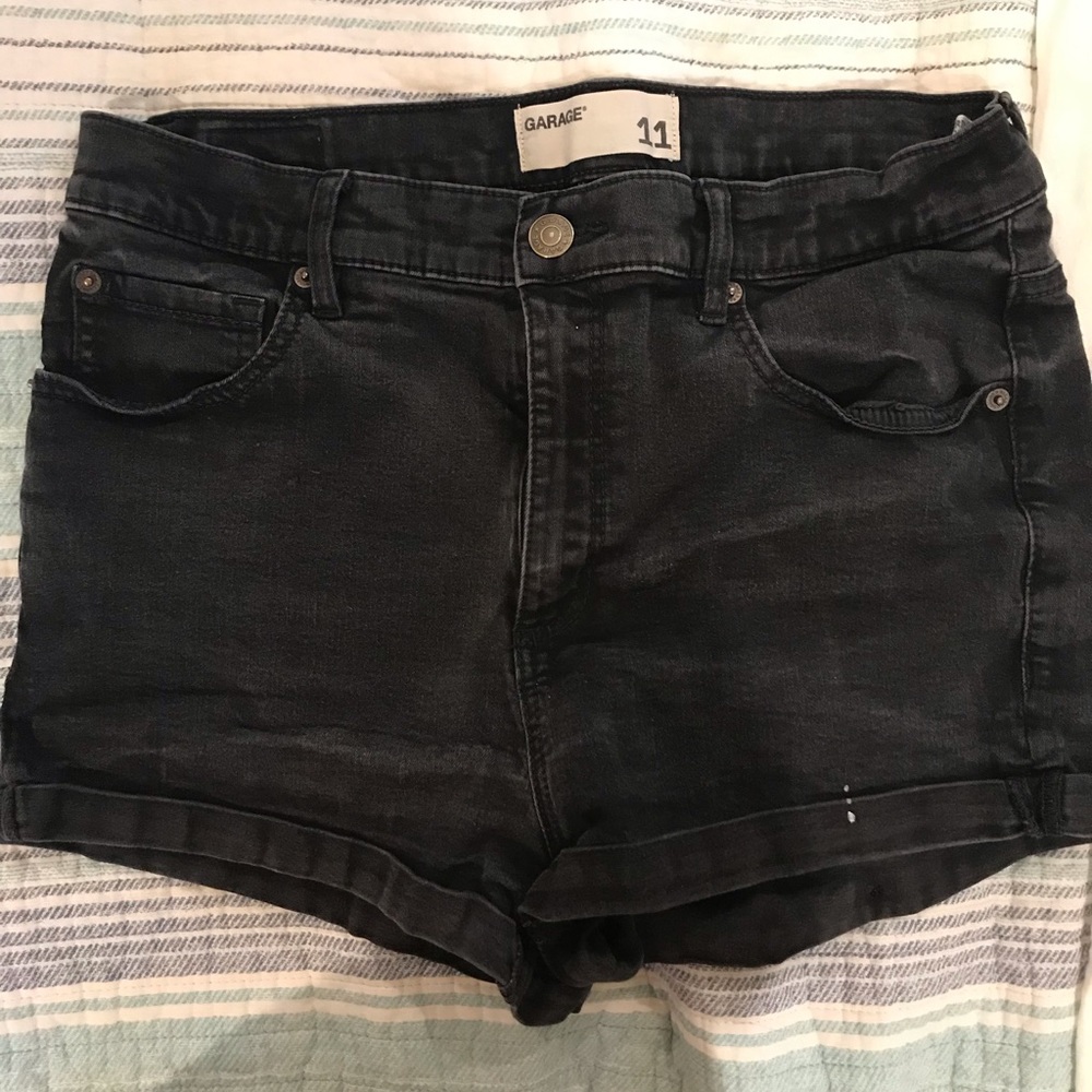 Cute and comfy black denim shorts